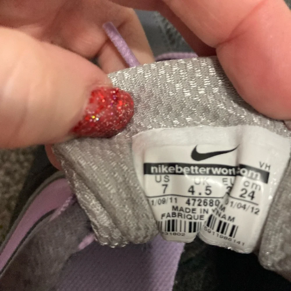 Nike Grey with Lavender swoosh and trim-Size 7-EUC - Picture 7 of 8